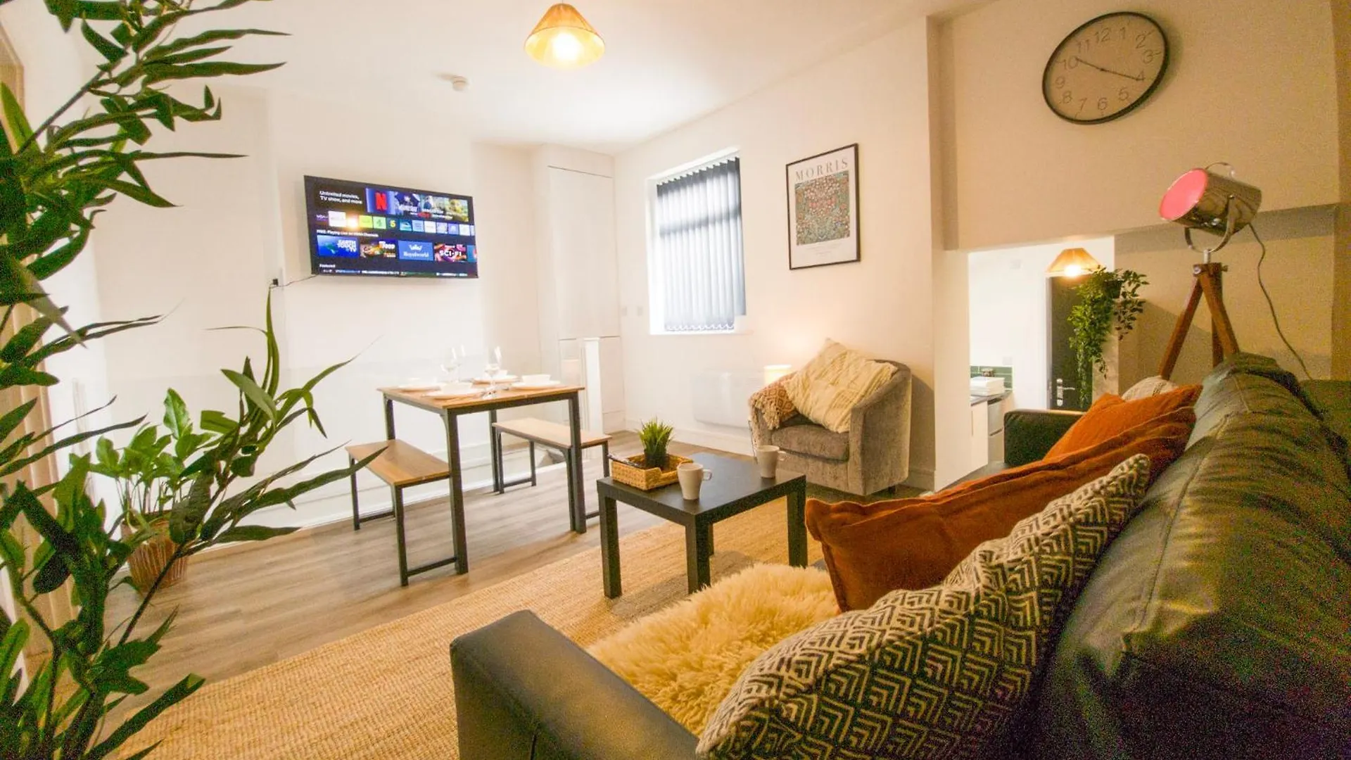 Super Convenient Keyless Entry Two Bedroom Loft By Property Promise Cardiff