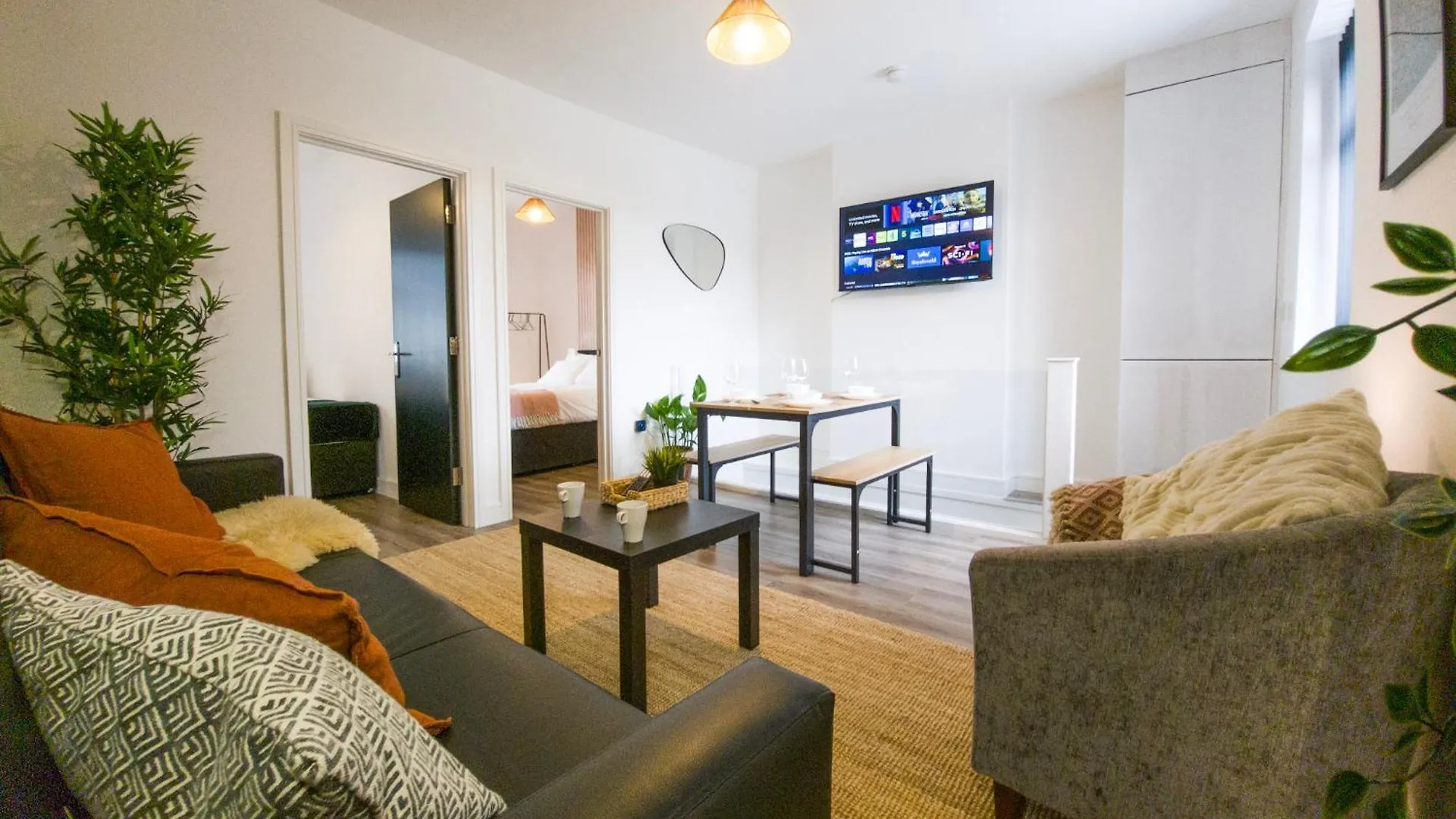 Daire Super Convenient Keyless Entry Two Bedroom Loft By Property Promise Cardiff Birleşik Krallık