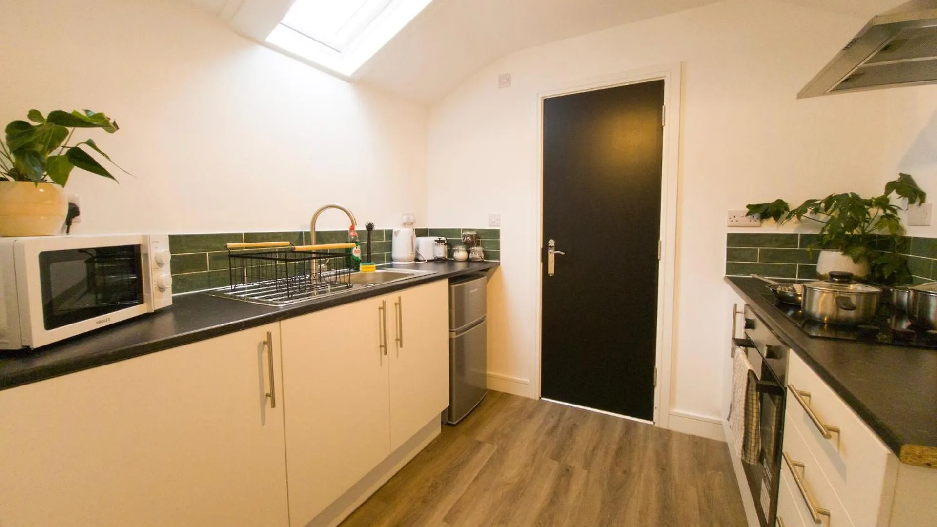 Daire Super Convenient Keyless Entry Two Bedroom Loft By Property Promise Cardiff Birleşik Krallık
