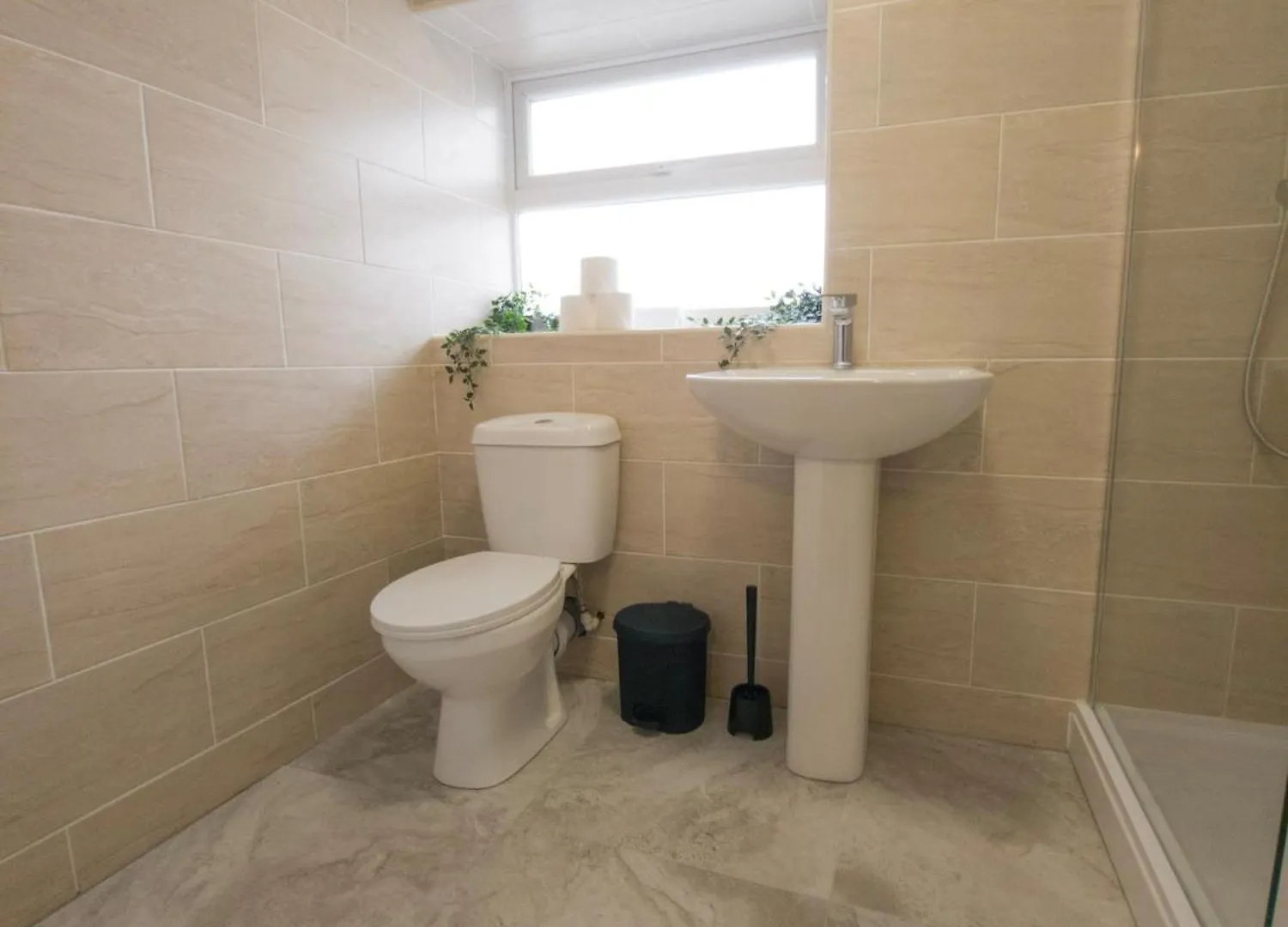 Super Convenient Keyless Entry Two Bedroom Loft By Property Promise Cardiff Daire
