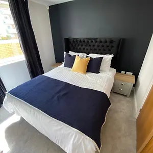 The Courtyard By Staying-away With Free Parking Cardiff