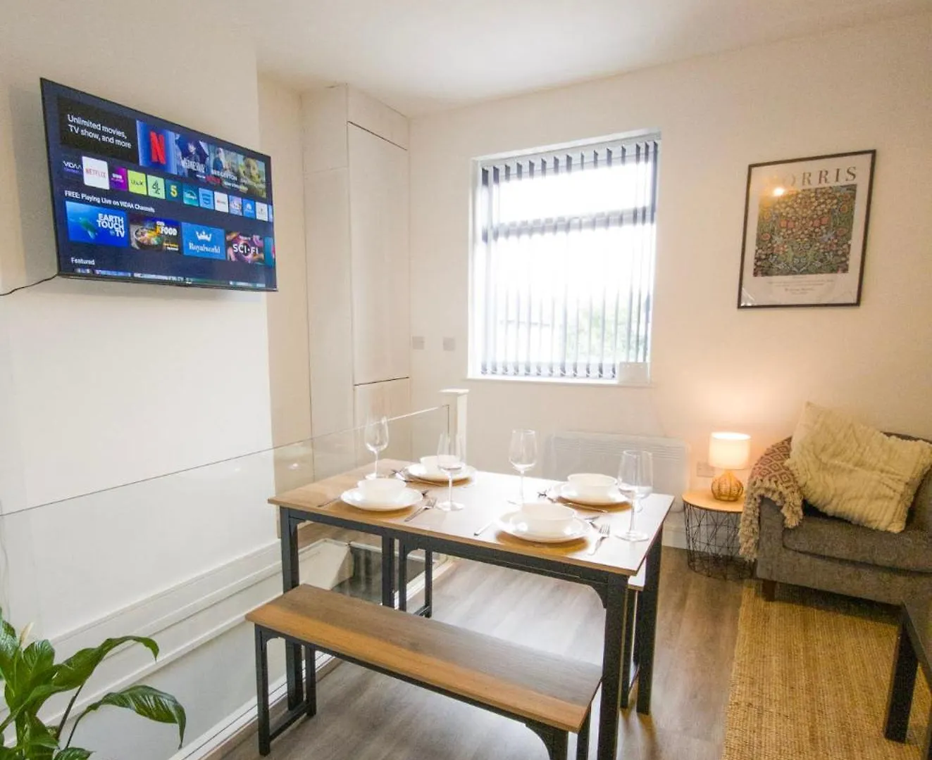 Super Convenient Keyless Entry Two Bedroom Loft By Property Promise Cardiff