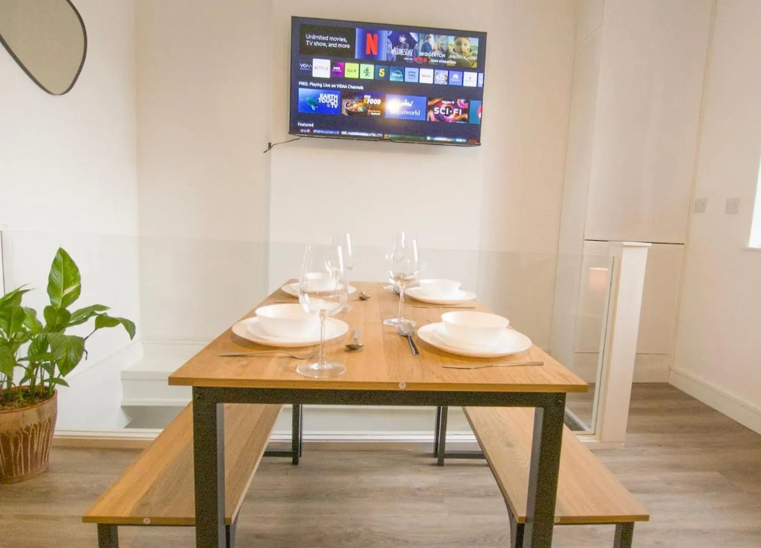 Super Convenient Keyless Entry Two Bedroom Loft By Property Promise Cardiff 0*,