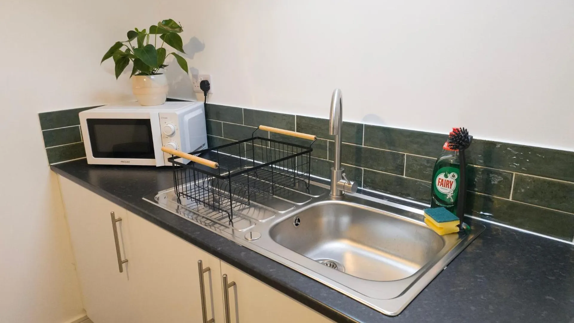Super Convenient Keyless Entry Two Bedroom Loft By Property Promise Cardiff Apartment