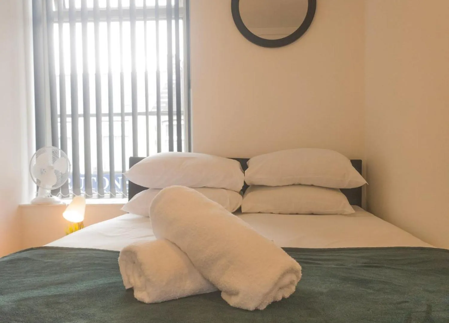 Super Convenient Keyless Entry Two Bedroom Loft By Property Promise Cardiff